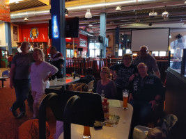 Bikerfreunde am Ball