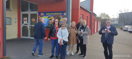 Bikerfreunde am Ball