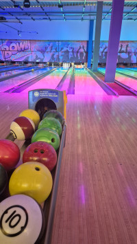 Bikerfreunde am Ball