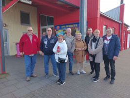 Bikerfreunde am Ball