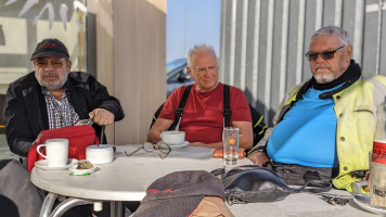 Waffeln, Eis und heiße Kirschen