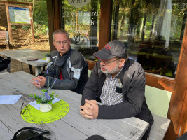 Waffeln, Eis und heiße Kirschen