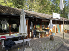 Waffeln, Eis und heiße Kirschen