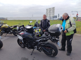 Waffeln, Eis und heiße Kirschen