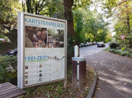 Waffeln, Eis und heiße Kirschen