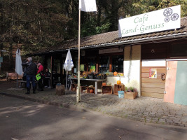 Waffeln, Eis und heiße Kirschen