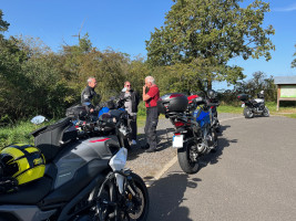 Waffeln, Eis und heiße Kirschen