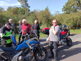 Waffeln, Eis und heiße Kirschen