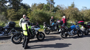 Waffeln, Eis und heiße Kirschen