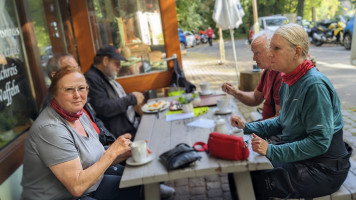 Waffeln, Eis und heiße Kirschen