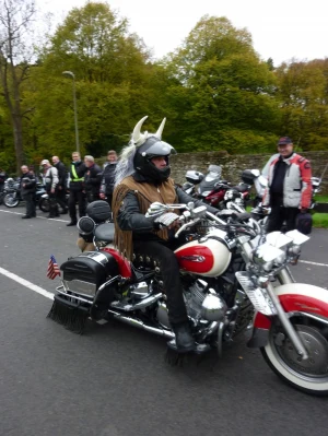 Motorradkorso zum Altenberger  Dom