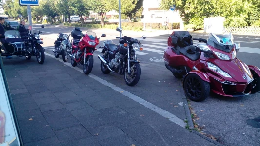 Tour zum Oldtimer-Nostalgietag am ADAC Fahrtsicherheitszentrum Grevenbroich