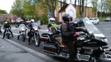 Bikergottesdienst mit Segnung der Maschinen und Fahrer/innen. Anschließend eine kleine Tour zur Schriefersmühle, zu Elly