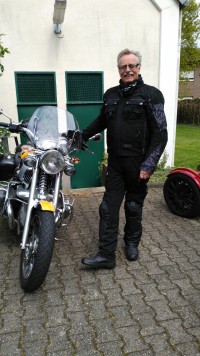 Bikergottesdienst mit Segnung der Maschinen und Fahrer/innen. Anschließend eine kleine Tour zur Schriefersmühle, zu Elly
