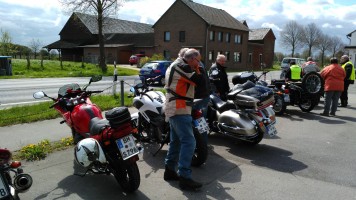 Bikergottesdienst mit Segnung der Maschinen und Fahrer/innen. Anschließend eine kleine Tour zur Schriefersmühle, zu Elly