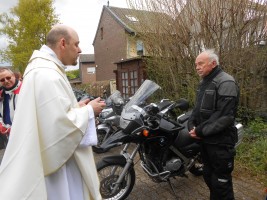 Bikergottesdienst mit Segnung der Maschinen und Fahrer/innen. Anschließend eine kleine Tour zur Schriefersmühle, zu Elly