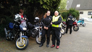 Bikergottesdienst mit Segnung der Maschinen und Fahrer/innen. Anschließend eine kleine Tour zur Schriefersmühle, zu Elly