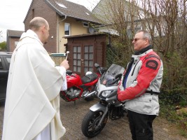Bikergottesdienst mit Segnung der Maschinen und Fahrer/innen. Anschließend eine kleine Tour zur Schriefersmühle, zu Elly