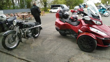 Bikergottesdienst mit Segnung der Maschinen und Fahrer/innen. Anschließend eine kleine Tour zur Schriefersmühle, zu Elly