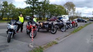 Bikergottesdienst mit Segnung der Maschinen und Fahrer/innen. Anschließend eine kleine Tour zur Schriefersmühle, zu Elly