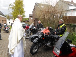 Bikergottesdienst mit Segnung der Maschinen und Fahrer/innen. Anschließend eine kleine Tour zur Schriefersmühle, zu Elly
