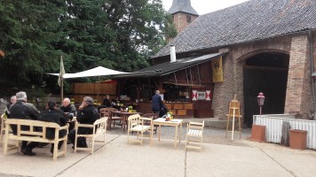 Kaffee trinken auf Burg Satzvey